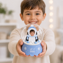 Load image into Gallery viewer, Arctic Animal Snow Globe